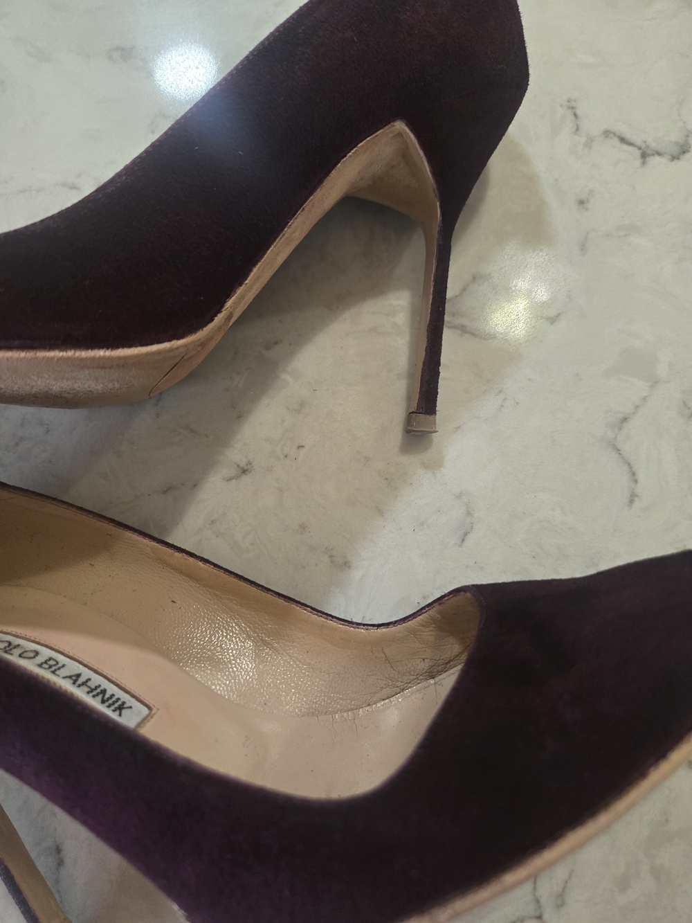 Manolo Blahnik Women's Pointed Suede Pumps in Plum 6.5 - Picture 11 of 14